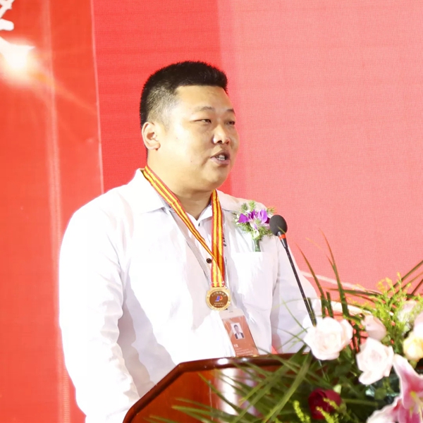 金鹏控股集团五一劳动奖章颁奖典礼暨金鹏学院开班仪式圆满举行