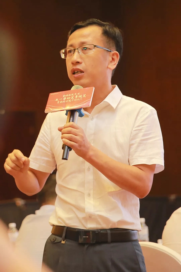金鹏控股集团五一劳动奖章颁奖典礼暨金鹏学院开班仪式圆满举行
