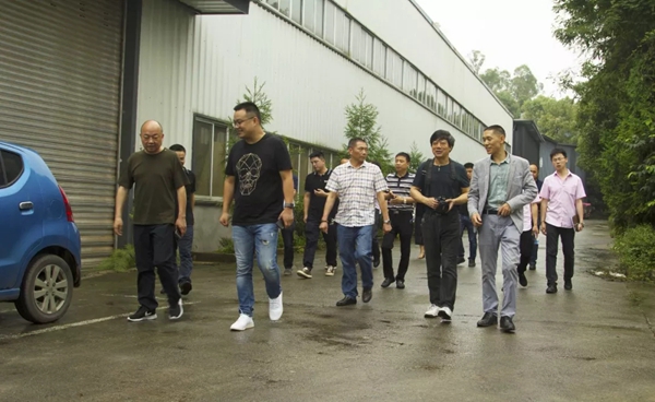 重庆木门行业协会及部分定制企业莅临梵美兰卡交流考察
