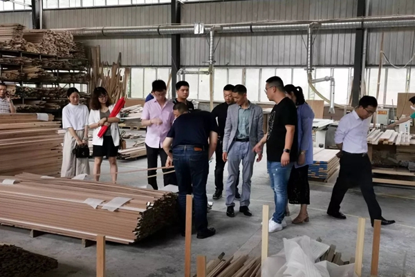 重庆木门行业协会及部分定制企业莅临梵美兰卡交流考察