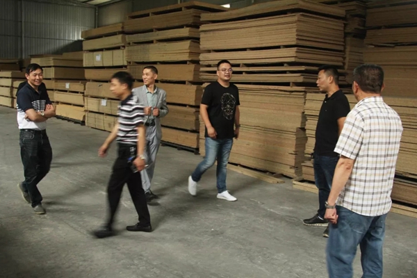 重庆木门行业协会及部分定制企业莅临梵美兰卡交流考察