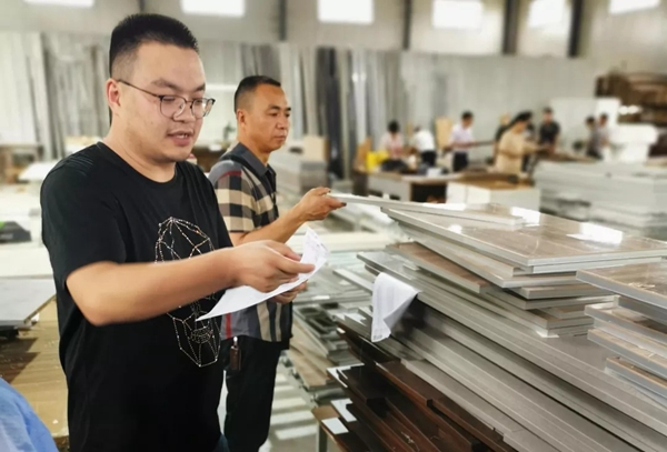 重庆木门行业协会及部分定制企业莅临梵美兰卡交流考察