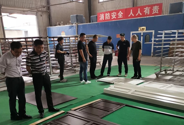 重庆木门行业协会及部分定制企业莅临梵美兰卡交流考察