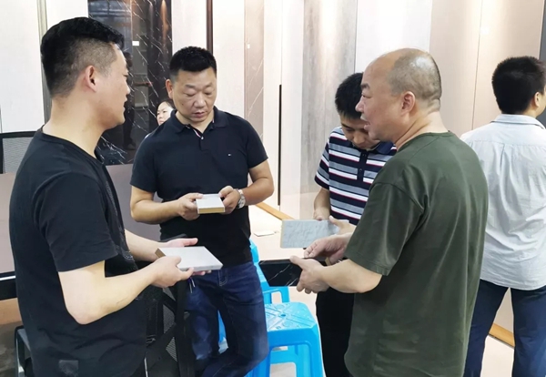 重庆木门行业协会及部分定制企业莅临梵美兰卡交流考察