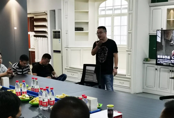 重庆木门行业协会及部分定制企业莅临梵美兰卡交流考察