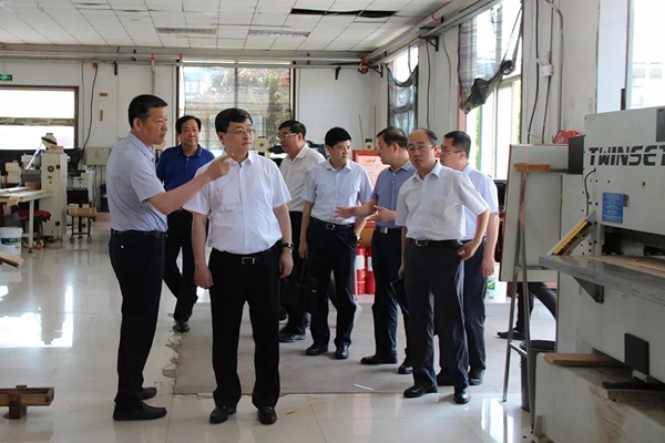 万家园资讯|淄博市市委副书记、市长于海田一行莅临万家园木业调研指导!