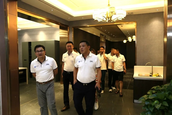 亚丹家居迎来长江商学院33期企业家参观指导