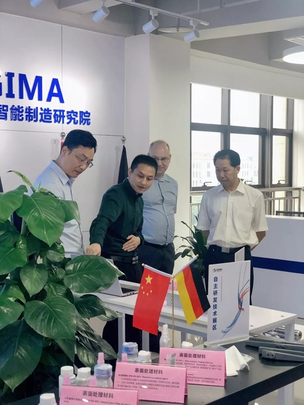 宜居木门受邀出席中德（重庆）智能制造研究院揭牌仪式