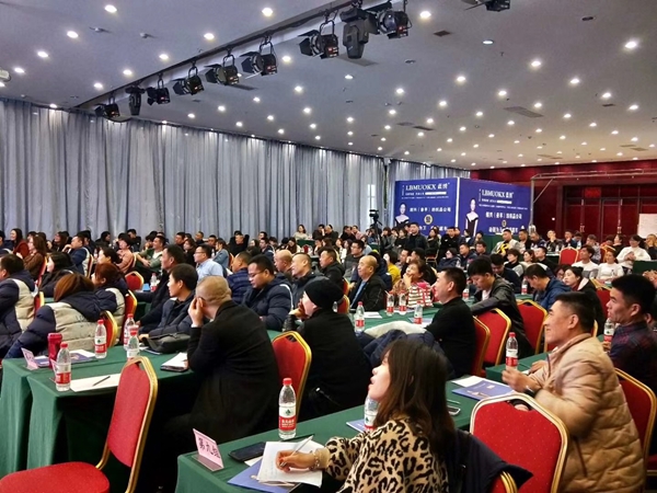 蓝绣刺绣墙布总经理李先荣:实事求是,积极拥抱新趋势