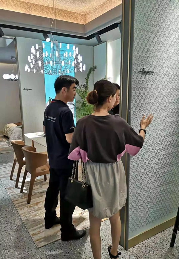 艾是全屋墙布定制整体亮相2019中国建博会（广州），高端品牌尽显王者风范