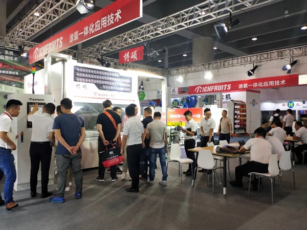 博硕涂装爆款B2-03UV喷漆线点燃中国建博会(广州) 博硕涂装爆款B2-03UV喷漆线点燃中国建博会(广州)