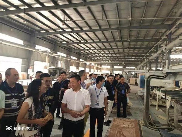 四川定制家居专委会到访希格玛木门生产基地参观指导