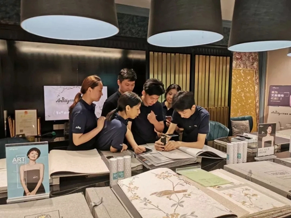 艾是墙布“品牌月实利派”全国促销活动圆满落幕，达到上半年年度业绩目标！