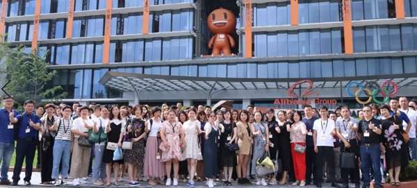 皇派门窗入选中国家居70年70人巡礼首批企业