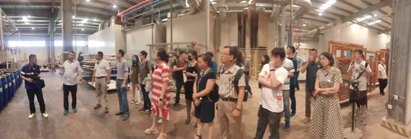森鹰铝包木门窗迎接各界人员莅临参观考察