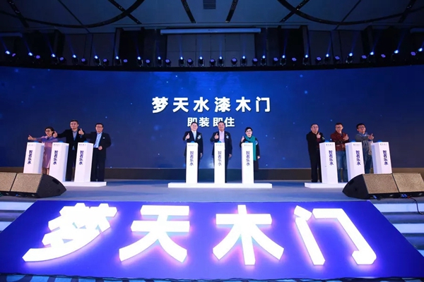 梦天木门再度荣膺中国家居“十大木门品牌”奖项