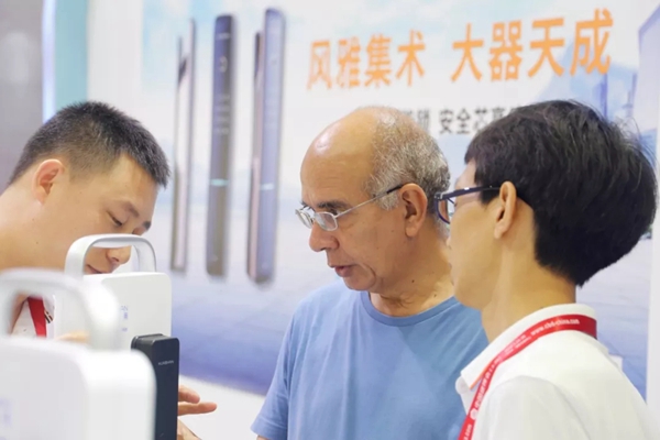 琨山通用惊艳2019中国建博会（广州），新生态防盗智能锁受热捧