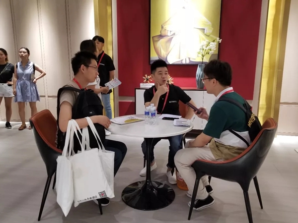 开开木门惊艳亮相中国建博会(广州),展馆人气爆棚! 开开木门惊艳亮相中国建博会(广州),展馆人气爆棚!