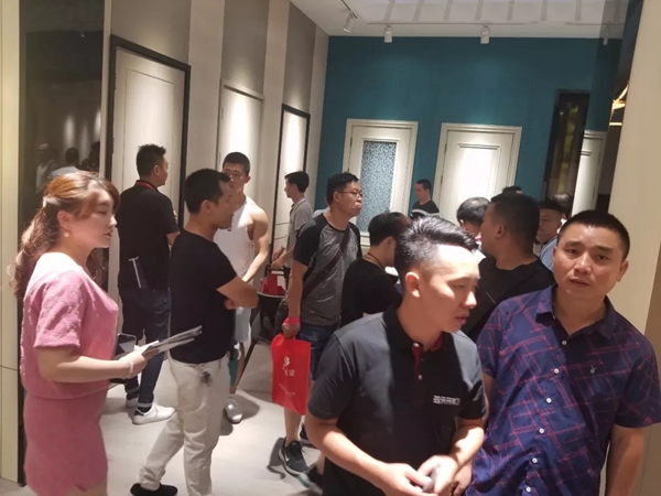 2019中国建博会(广州)开开木门持续火爆,等你来看! 2019中国建博会(广州)开开木门持续火爆,等你来看!