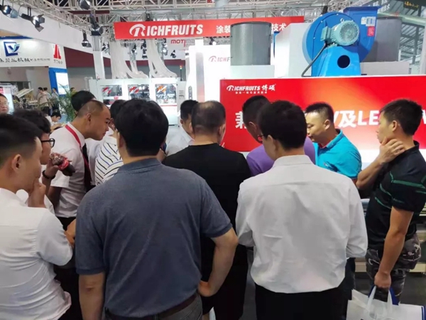 博硕涂装爆款B2-03UV喷漆线点燃中国建博会(广州) 博硕涂装爆款B2-03UV喷漆线点燃中国建博会(广州)