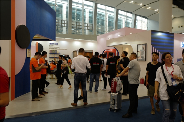 艾格木精装墙顶孟菲斯风格展馆惊艳中国建博会(广州),五彩斑斓得很高级 艾格木精装墙顶孟菲斯风格展馆惊艳中国建博会(广州),五彩斑斓得很高级