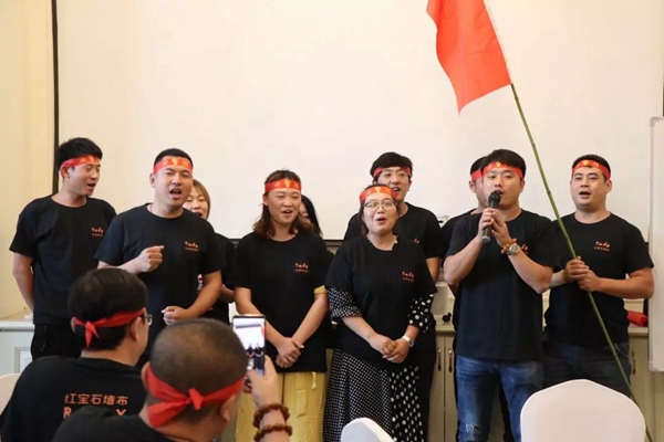 红宝石墙布2019服务年·全国巡回工厂购多省联动,强势掀起终端热销场面 红宝石墙布2019服务年·全国巡回工厂购多省联动,强势掀起终端热销场面