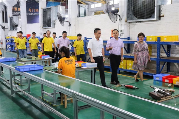 依麦五金迎接穗福门窗前来参观考察