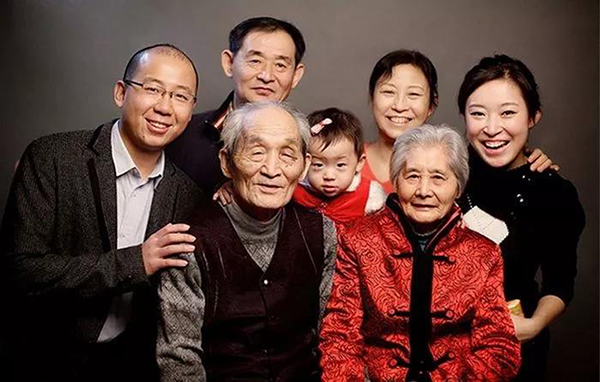 雅诗澜无缝墙布为你详细解答老人房墙布选购攻略