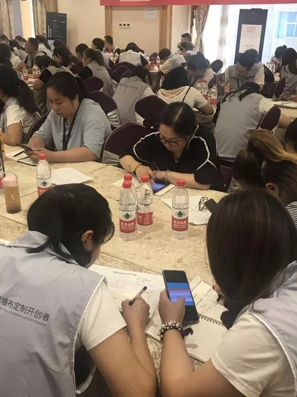 艾是墙布成功举办终端导购特训会,助力艾是导购成长
