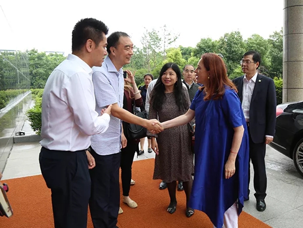 正泰集团迎接联合国大会主席埃斯皮诺萨一行莅临考察