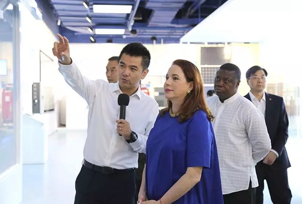 正泰集团迎接联合国大会主席埃斯皮诺萨一行莅临考察