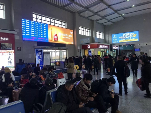 梵帝尔门窗高铁广告全面上线,提升品牌知名度