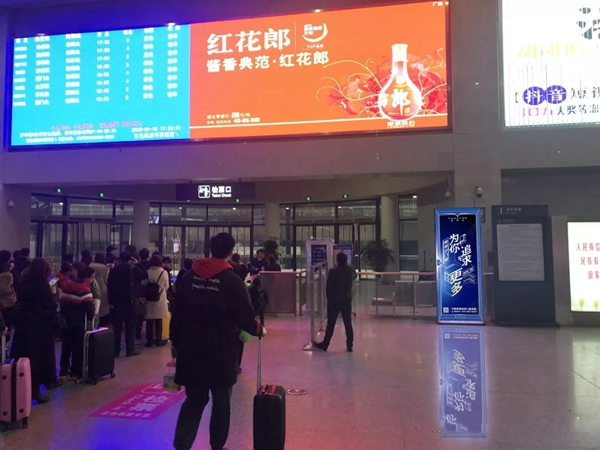 梵帝尔门窗高铁广告全面上线,提升品牌知名度