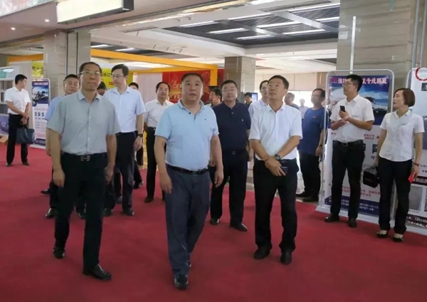 沃伦门窗迎接山东省铝产业新旧动能转换观摩交流团一行莅临参观