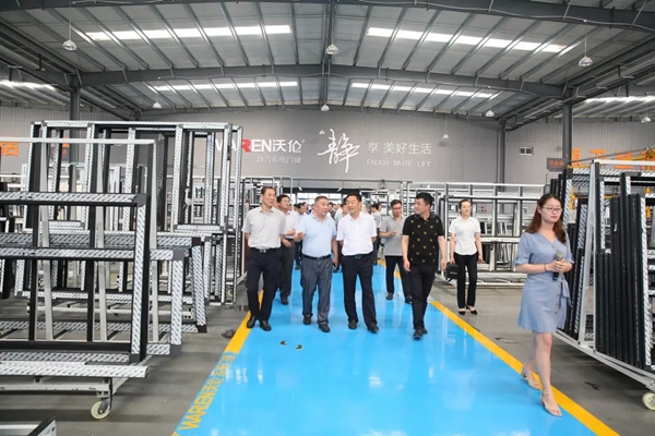 沃伦门窗迎接山东省铝产业新旧动能转换观摩交流团一行莅临参观