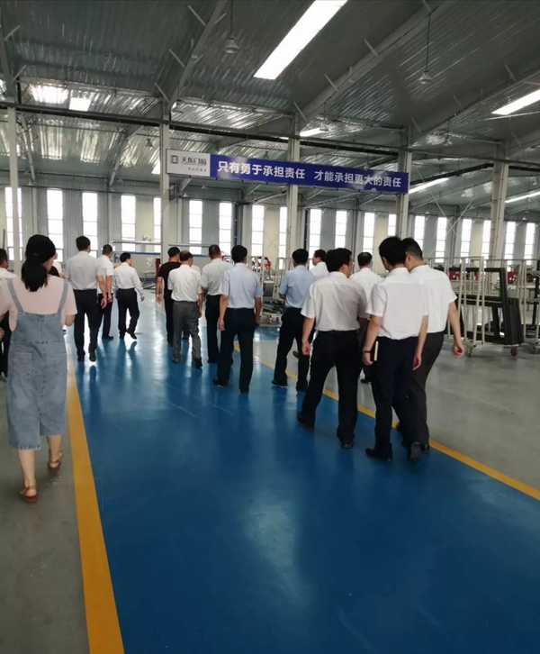 天东门窗迎接“四送一服”双千工程宿州市委、区委领导莅临指导