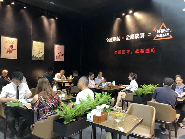 2019中国建博会(广州)|维意定制许桂华:好设计,全屋配齐