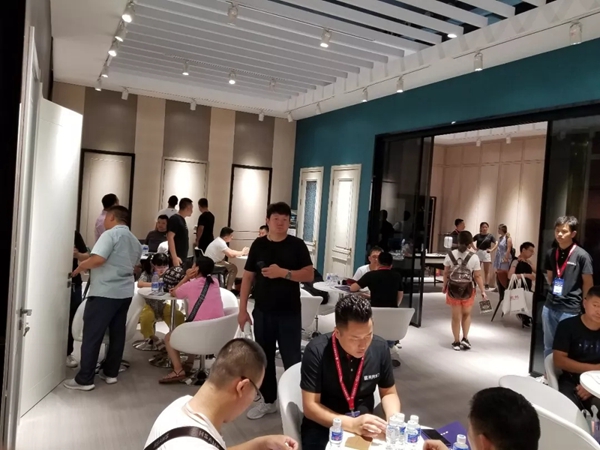 开开木门惊艳亮相中国建博会(广州),展馆人气爆棚! 开开木门惊艳亮相中国建博会(广州),展馆人气爆棚!