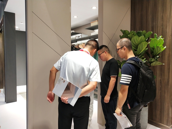 2019中国建博会（广州）开幕，霍尔茨木门“功能美学馆”C位出彩