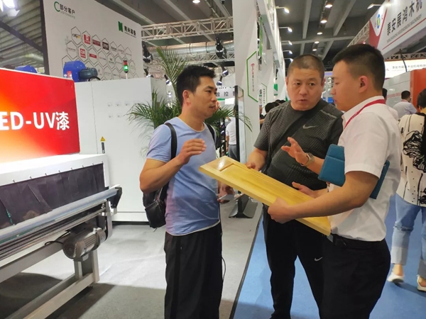 博硕涂装爆款B2-03UV喷漆线点燃中国建博会(广州) 博硕涂装爆款B2-03UV喷漆线点燃中国建博会(广州)