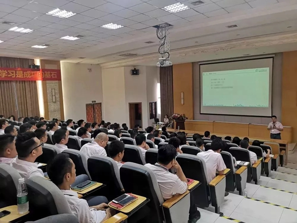 合和建筑五金成功举办销售中心2019年年中总结大会，立足高质量发展
