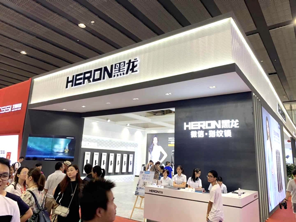 2019中国建博会(广州)丨HERON黑龙张荣德:采用先进CNC工艺实现生产突破 2019中国建博会(广州)丨HERON黑龙张荣德:采用先进CNC工艺实现生产突破