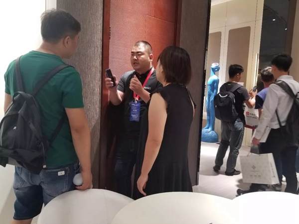 2019中国建博会(广州)开开木门持续火爆,等你来看! 2019中国建博会(广州)开开木门持续火爆,等你来看!