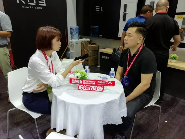 KUB智能锁带您一起回顾在广州建博会的精彩瞬间
