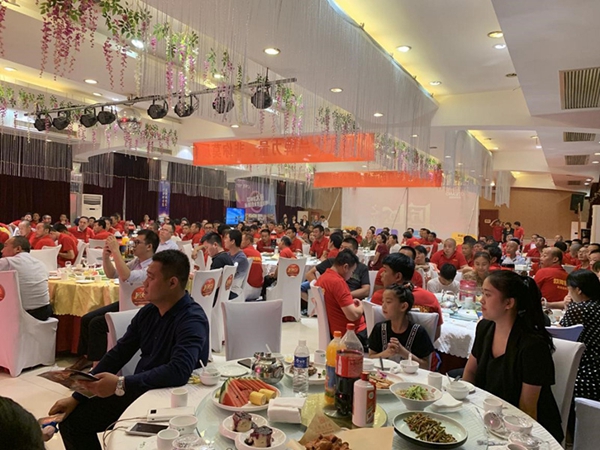 安国欧神诺大板铺贴指导暨神速谈单交互大屏体验会圆满成功 安国欧神诺大板铺贴指导暨神速谈单交互大屏体验会圆满成功