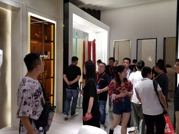 开开木门惊艳亮相中国建博会(广州),展馆人气爆棚! 开开木门惊艳亮相中国建博会(广州),展馆人气爆棚!
