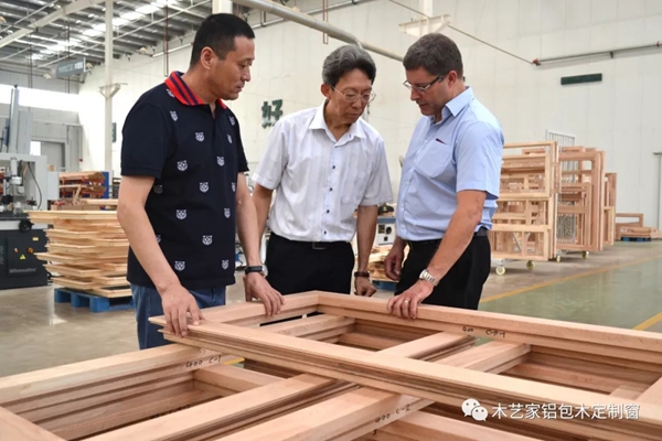 木艺家铝包木门窗迎接丹麦TEKNOS水性漆Mark Hubbert先生一行莅临考察 木艺家铝包木门窗迎接丹麦TEKNOS水性漆Mark Hubbert先生一行莅临考察