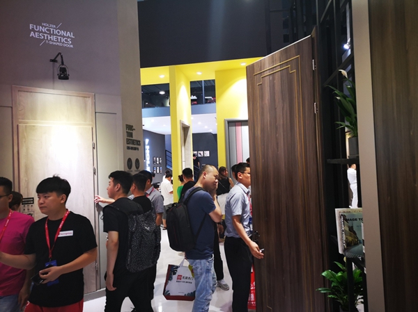 2019中国建博会（广州）开幕，霍尔茨木门“功能美学馆”C位出彩