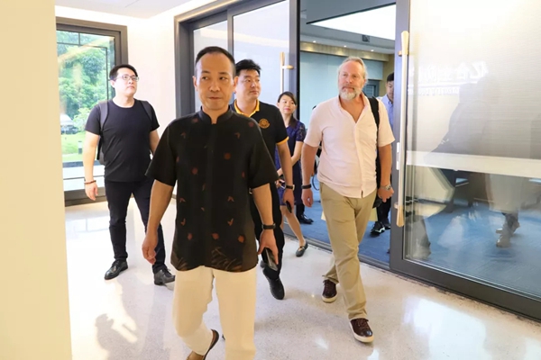 亿合门窗迎接国际色彩大师Karl一行莅临交流指导