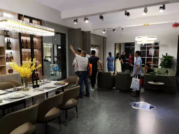 艾娅全屋定制火爆亮相中国全屋整装定制展，时尚新品艳惊四座！
